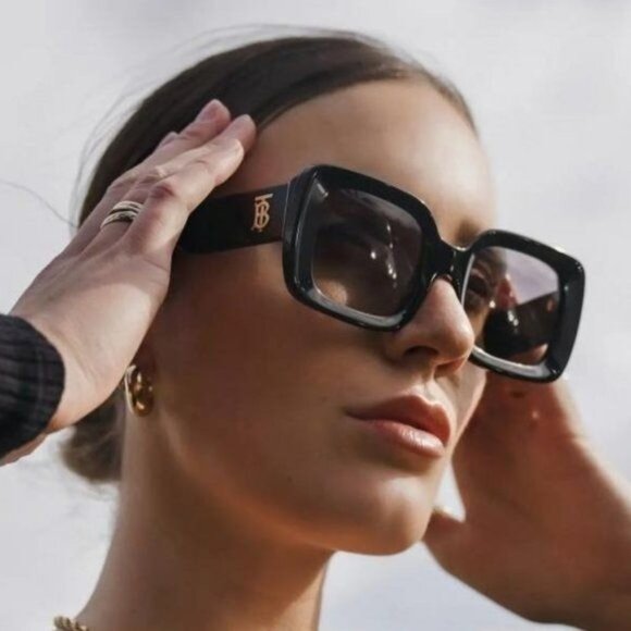 Burberry Delilah Square Sunglasses BE4327 Black - Picture 2 of 15